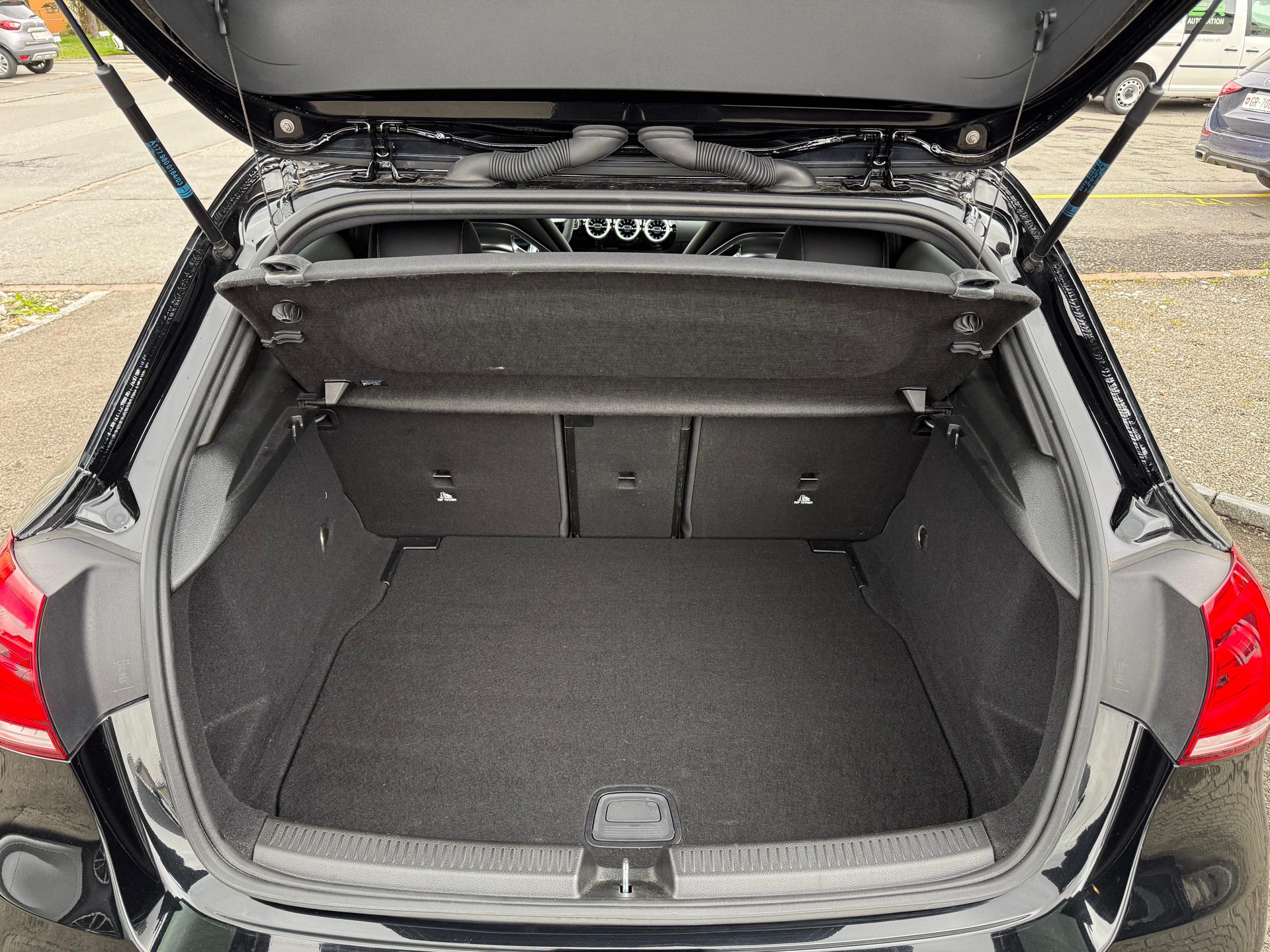 MERCEDES-BENZ A 45 S AMG 4matic+ Performance Sitze-image-11