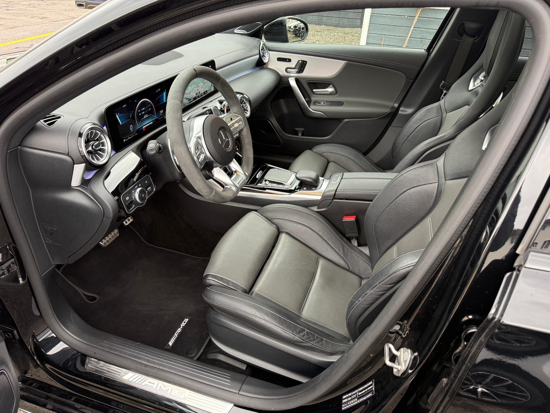 MERCEDES-BENZ A 45 S AMG 4matic+ Performance Sitze-image-7