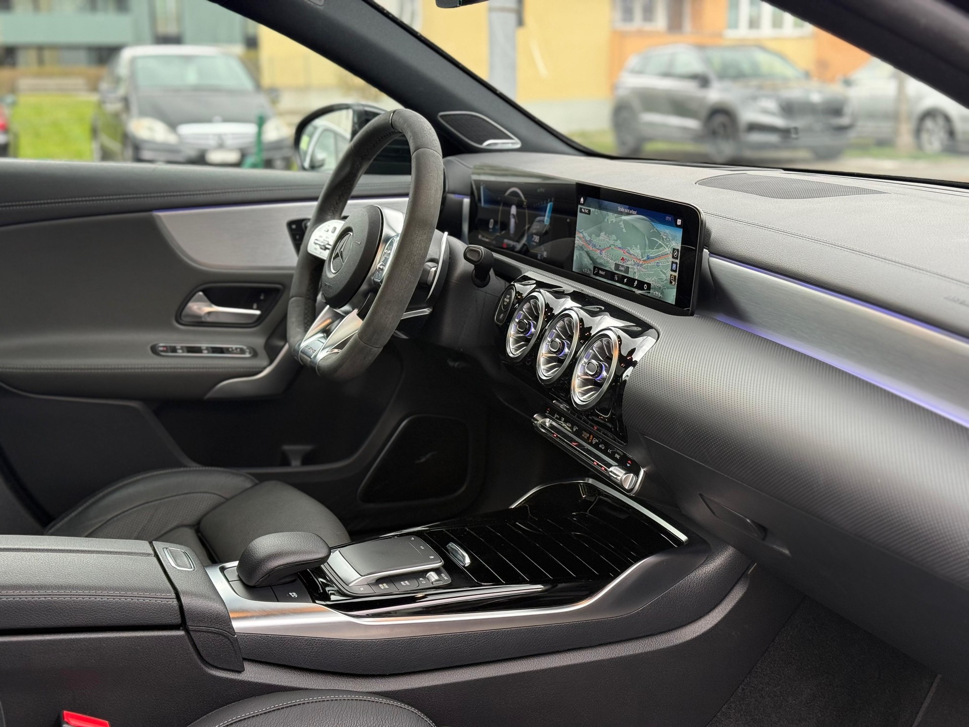 MERCEDES-BENZ A 45 S AMG 4matic+ Performance Sitze-image-17