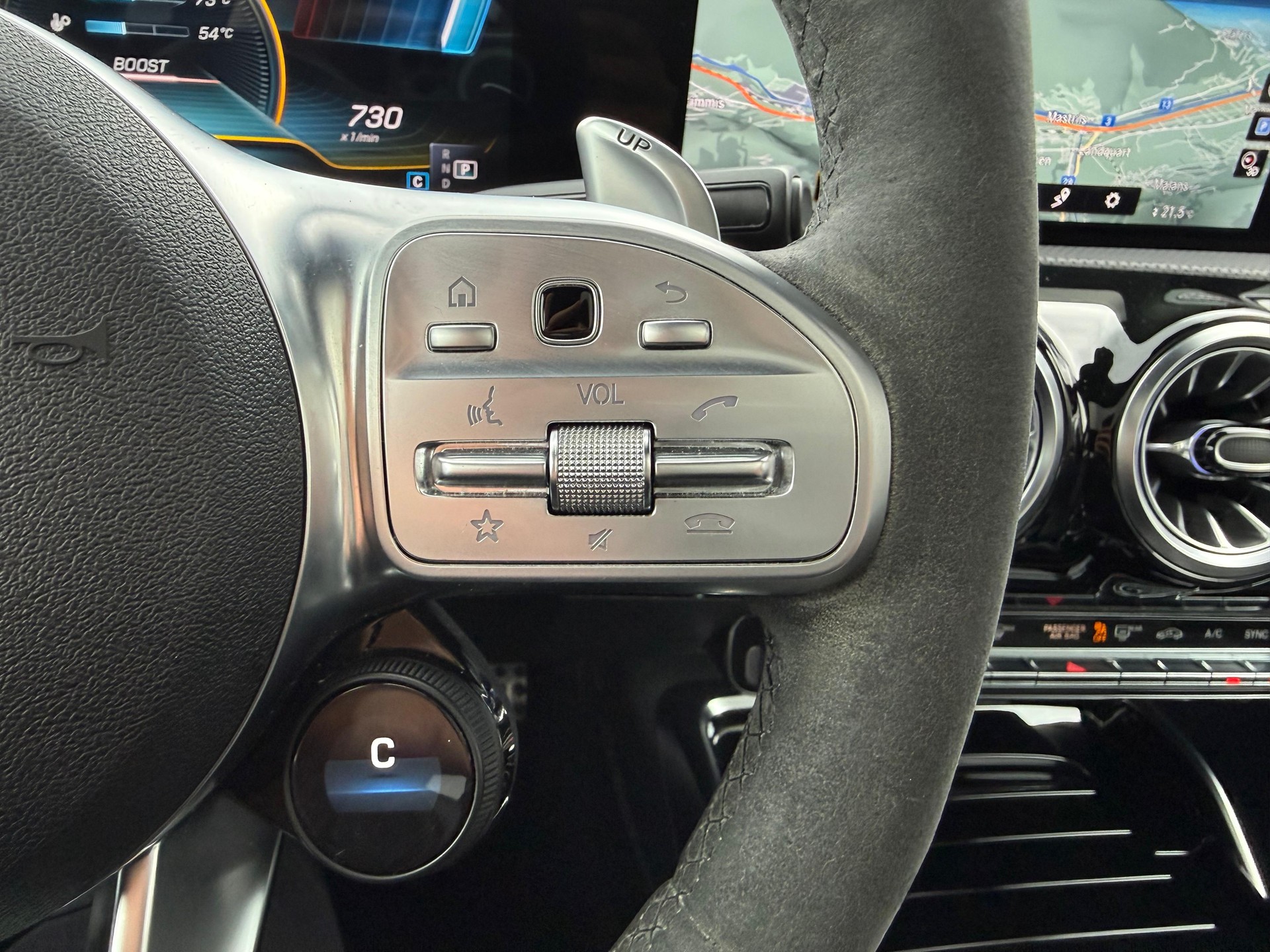 MERCEDES-BENZ A 45 S AMG 4matic+ Performance Sitze-image-22