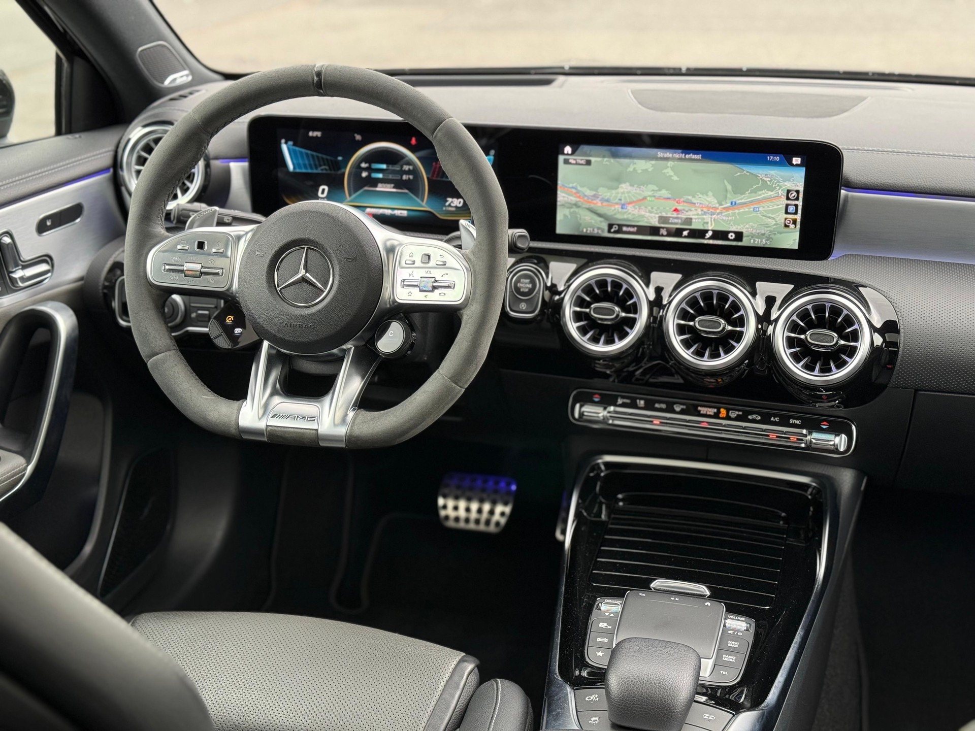 MERCEDES-BENZ A 45 S AMG 4matic+ Performance Sitze-image-13
