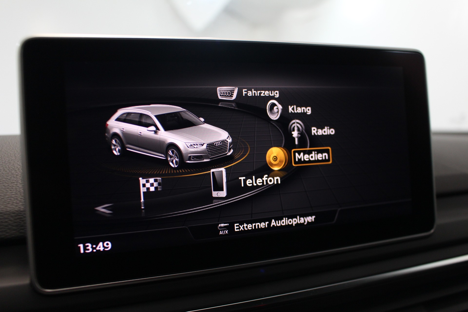 AUDI A4 Avant 2.0 TFSI 190 ultra Sport S-Tronic-image-16
