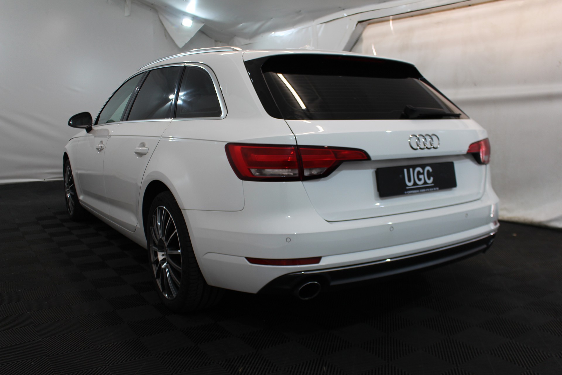 AUDI A4 Avant 2.0 TFSI 190 ultra Sport S-Tronic-showroom-element-3