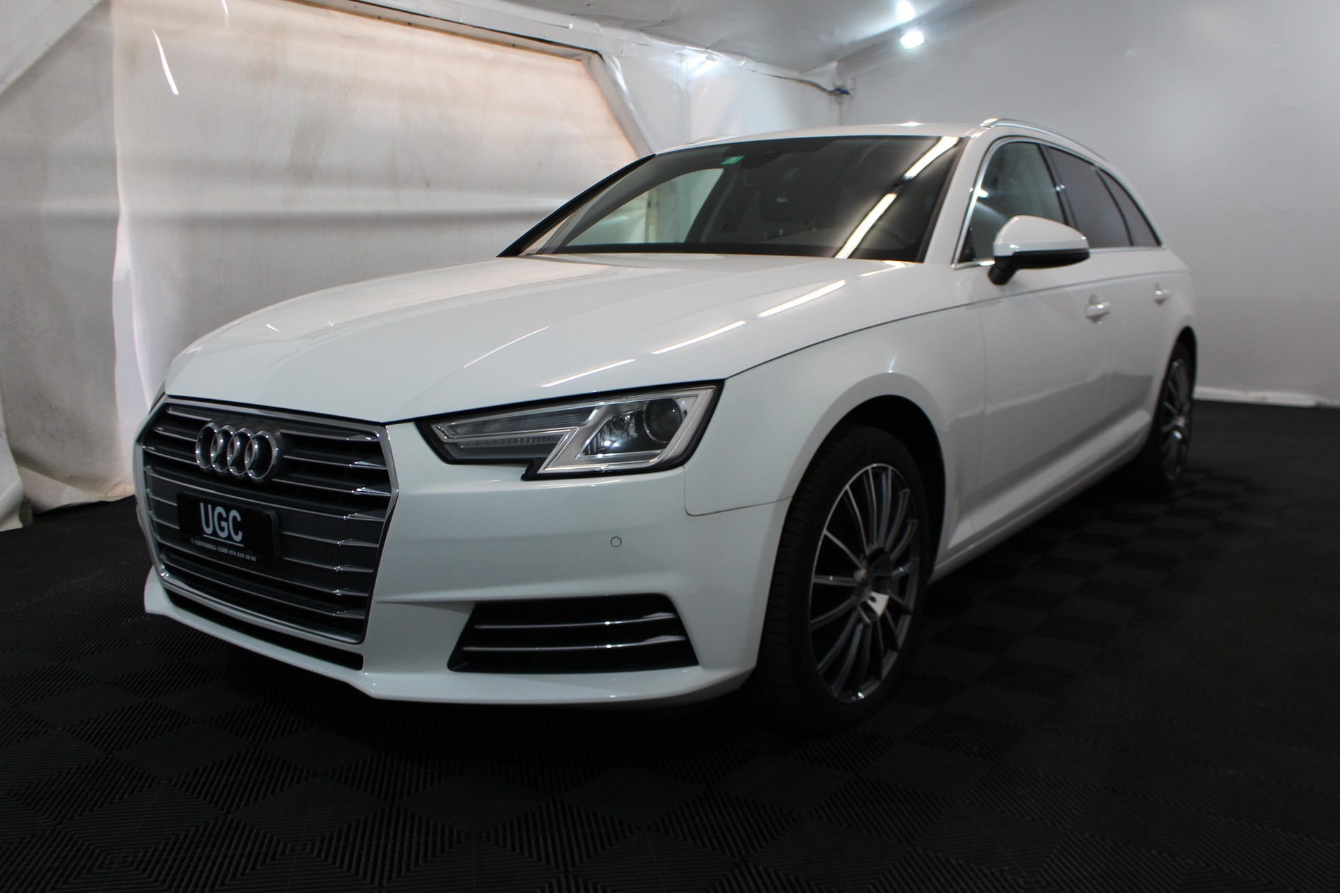 AUDI A4 Avant 2.0 TFSI 190 ultra Sport S-Tronic-showroom-element-2
