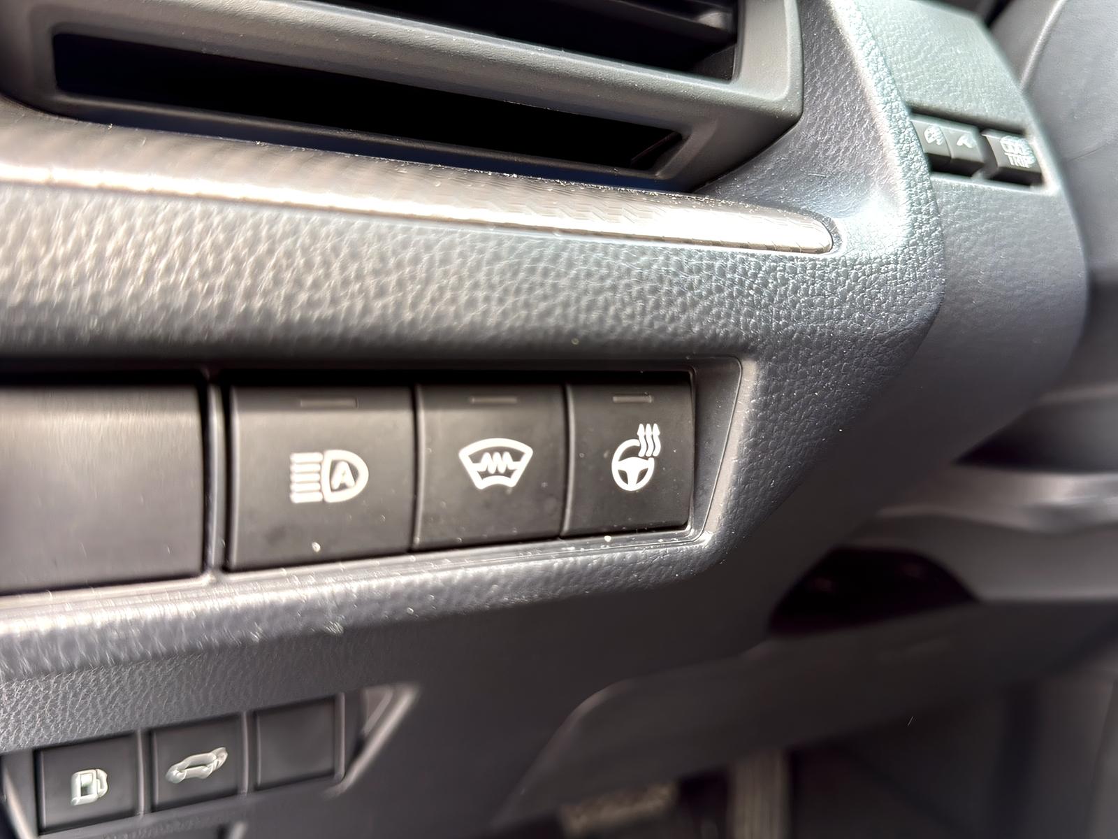 TOYOTA Prius 2.0 Plug-In-Hybrid Premium-image-12