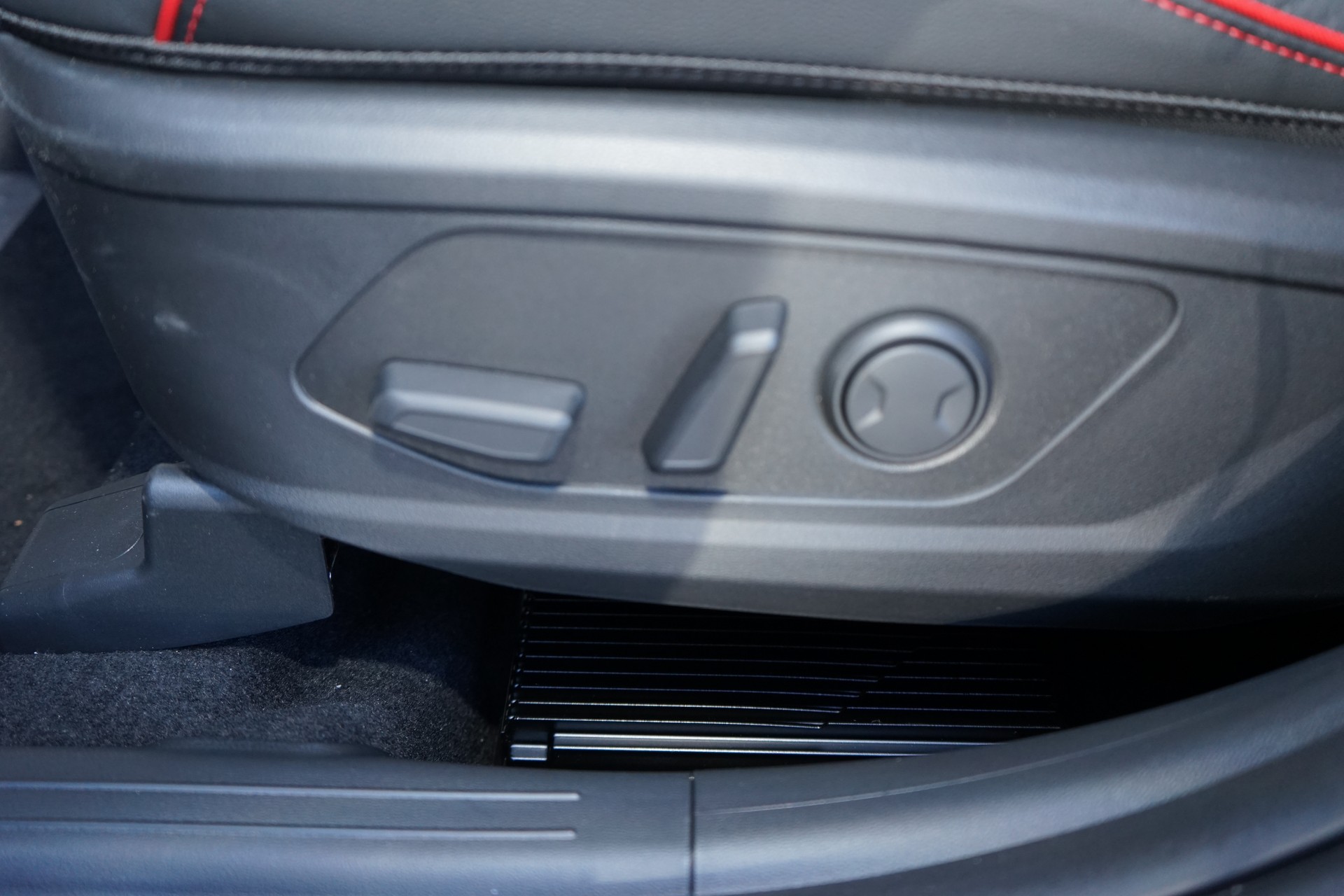 HYUNDAI Kona 1.6 GDi HEV N-Line LUX-image-15