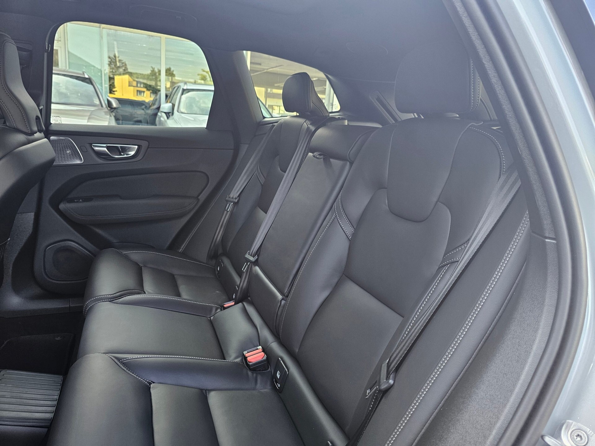 VOLVO XC60 2.0 T8 TE Black Edition eAWD-image-14