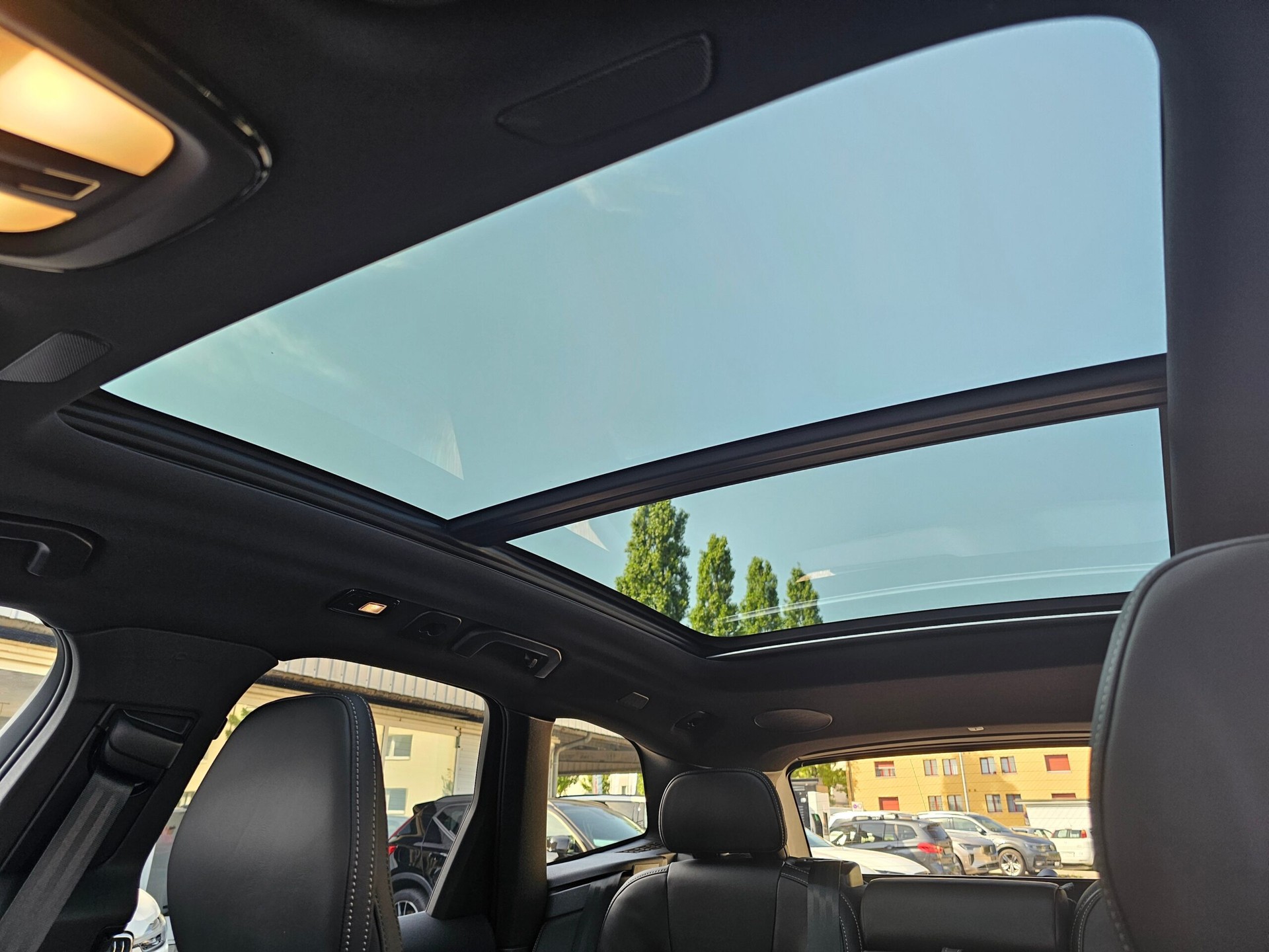 VOLVO XC60 2.0 T8 TE Black Edition eAWD-image-9