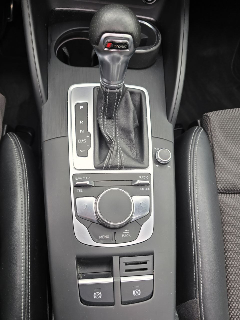 AUDI A3 Sportback 2.0 TFSI quattro S-tronic-image-15