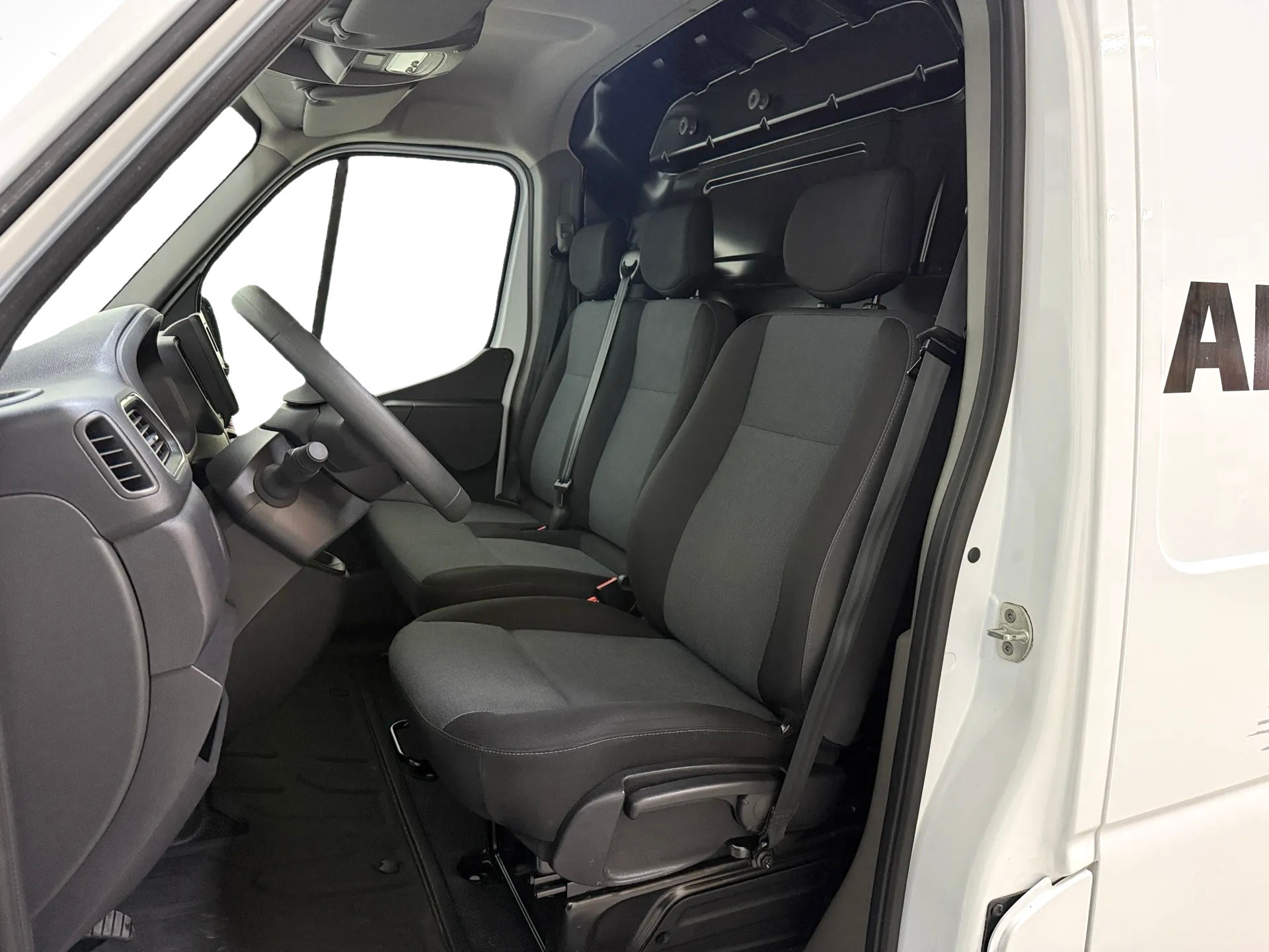 RENAULT Master T35 2.3 Blue dCi 135 L2H2-image-13