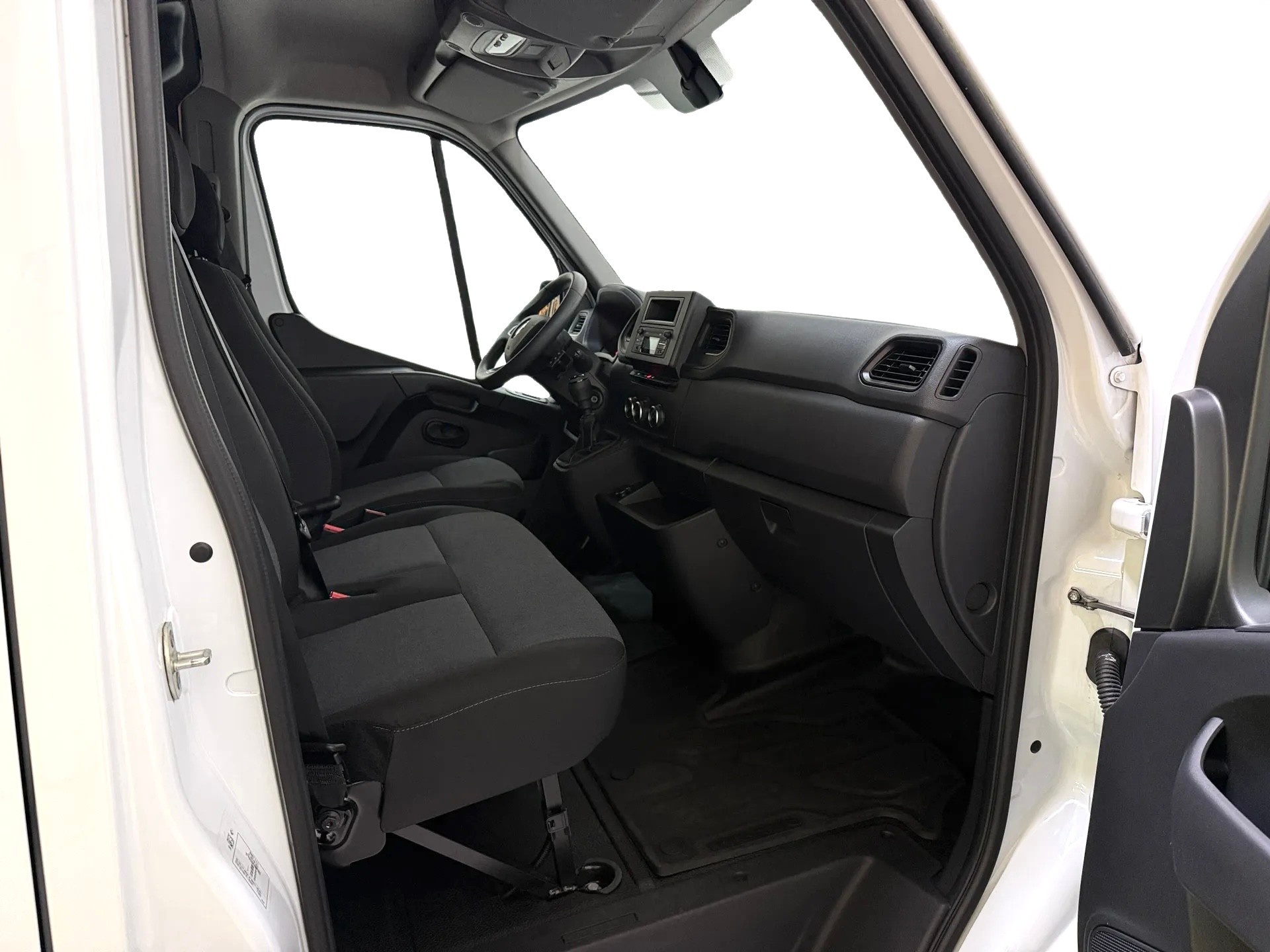 RENAULT Master T35 2.3 Blue dCi 135 L2H2-image-7