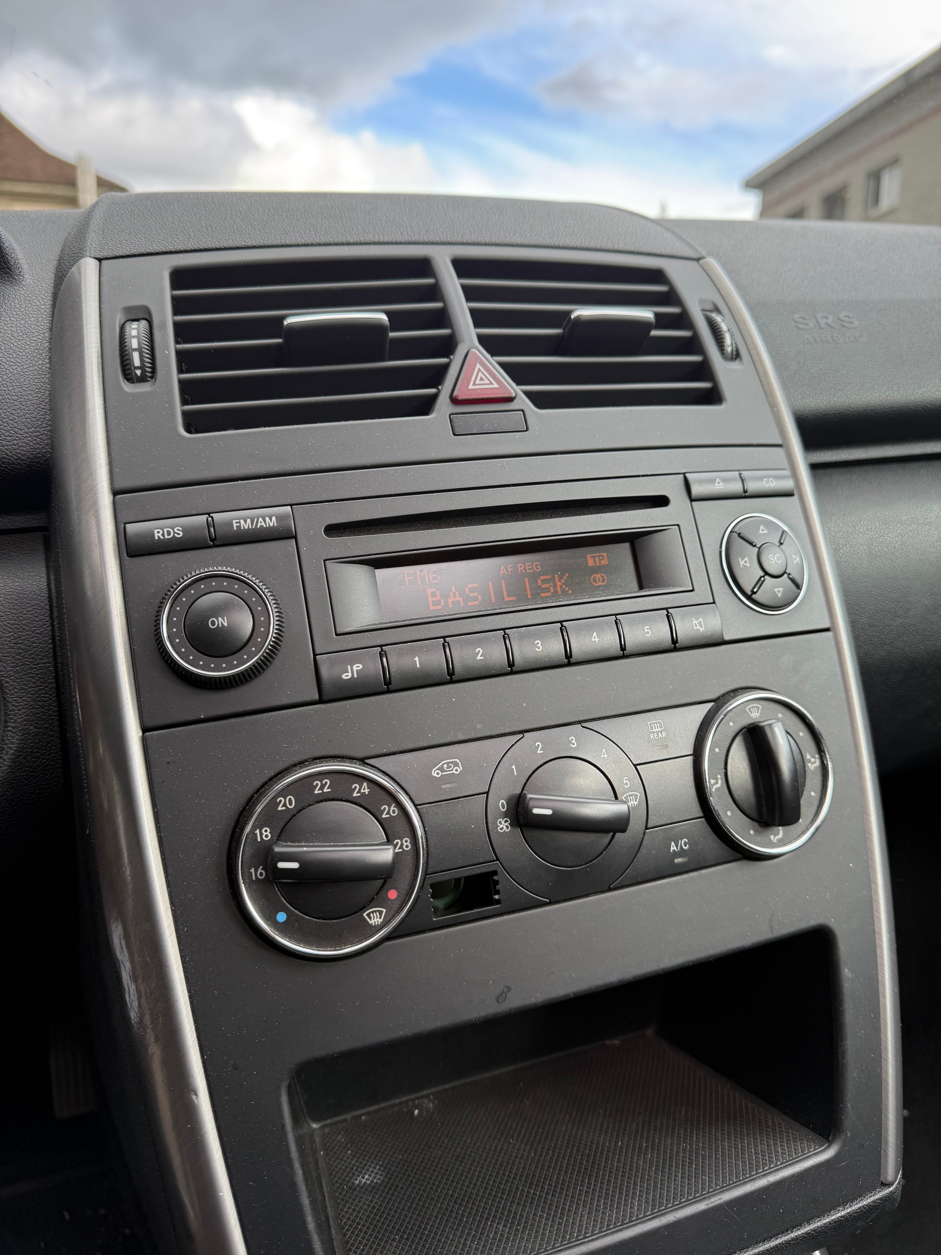 MERCEDES-BENZ A 150 Classic Edition-image-11