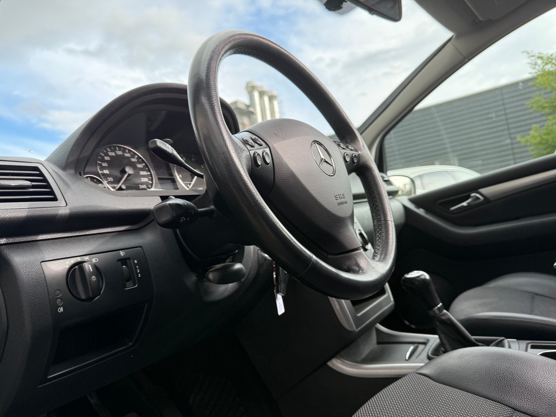 MERCEDES-BENZ A 150 Classic Edition-image-10