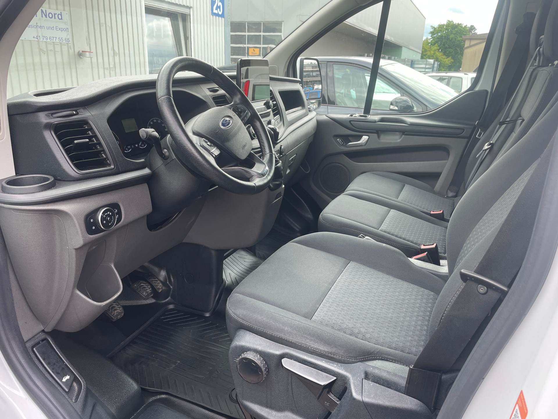 FORD Transit Custom Van 300 L2H1 DK Trend-image-6