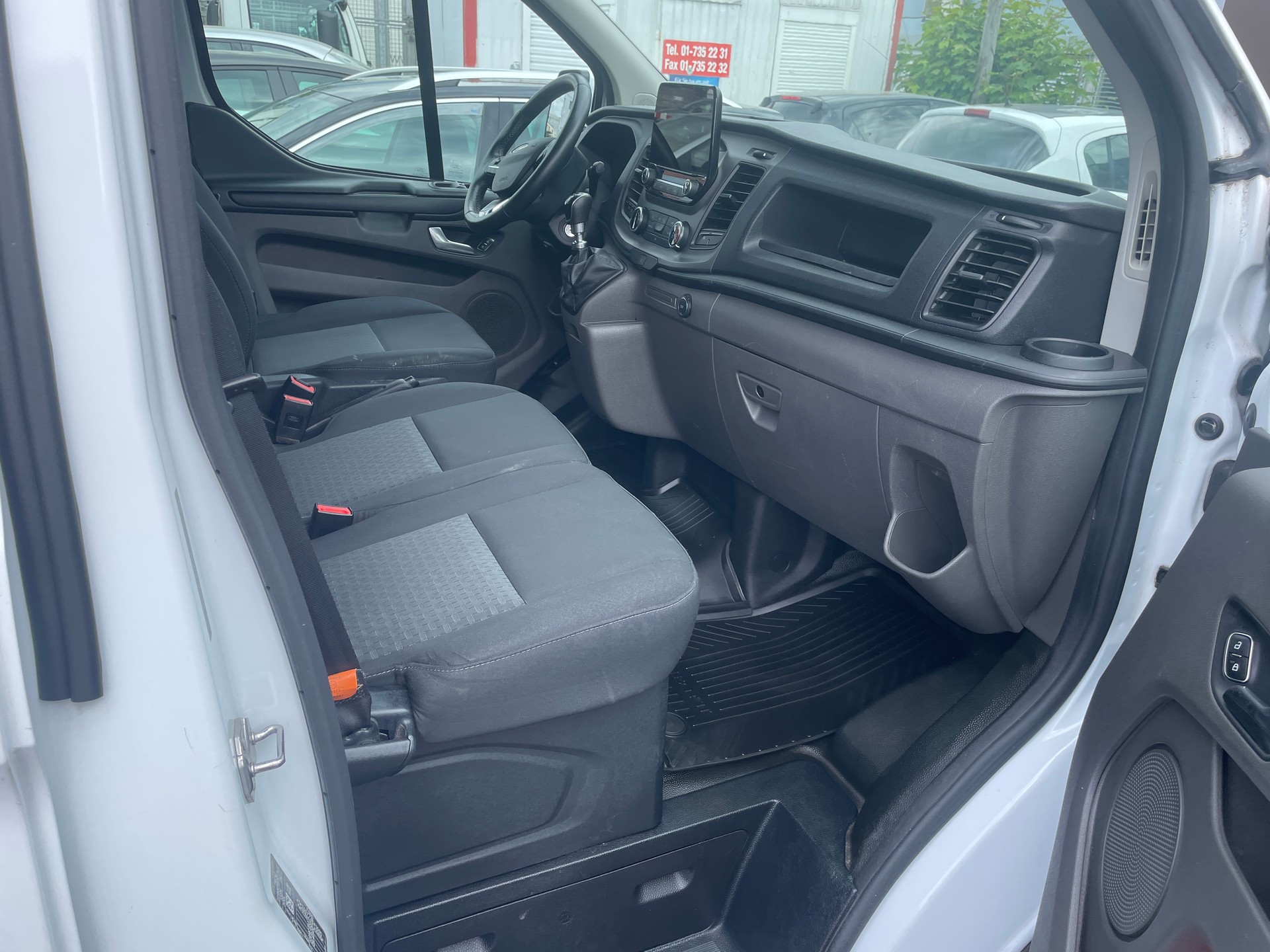 FORD Transit Custom Van 300 L2H1 DK Trend-image-9