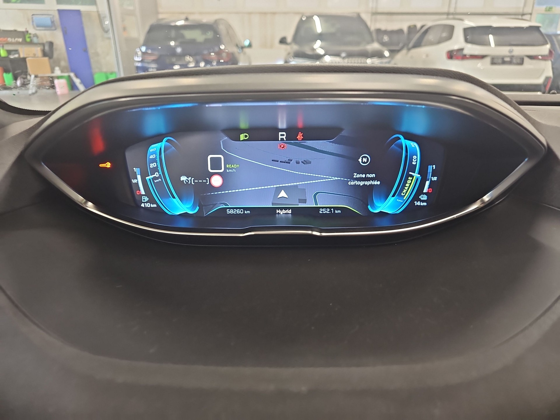 PEUGEOT 3008 300e Hybrid4 GT EAT8-image-13