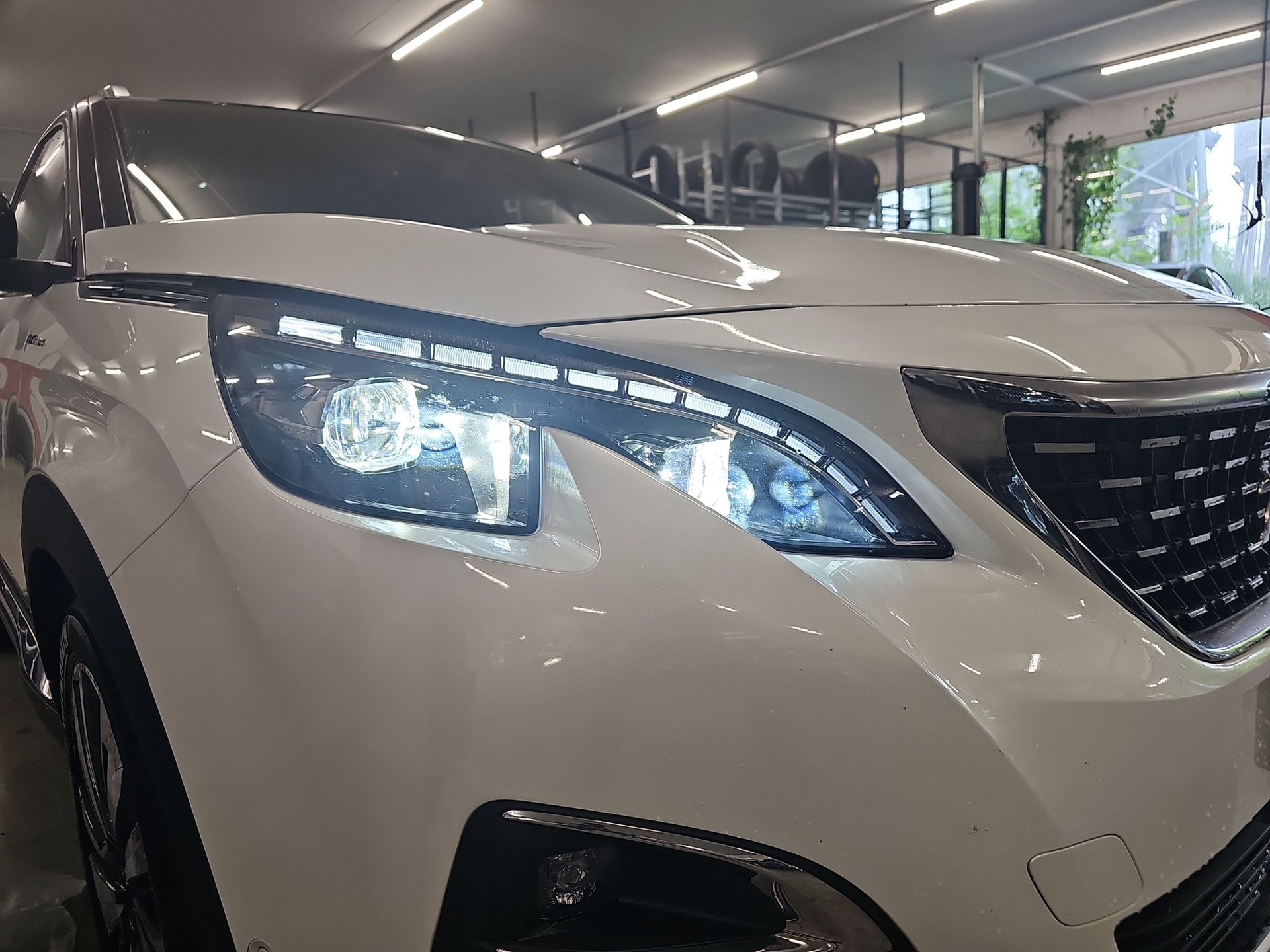 PEUGEOT 3008 300e Hybrid4 GT EAT8-image-17