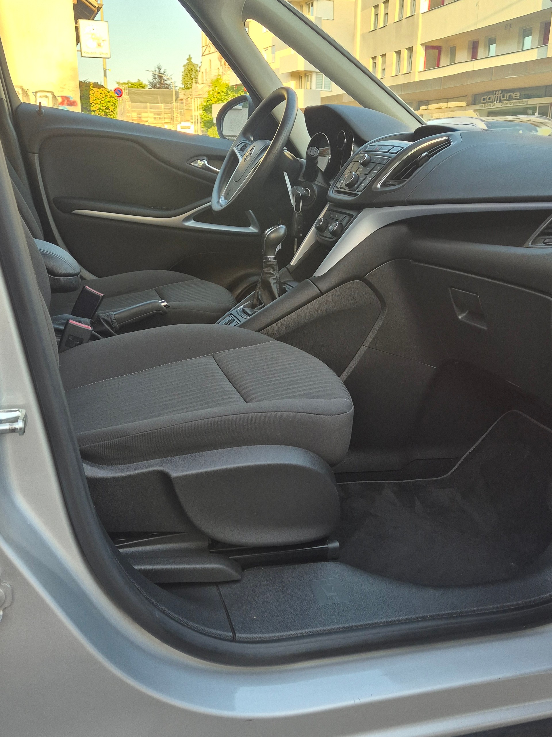 OPEL Zafira Tourer 1.6i 16V CNG Turbo Cosmo-image-9