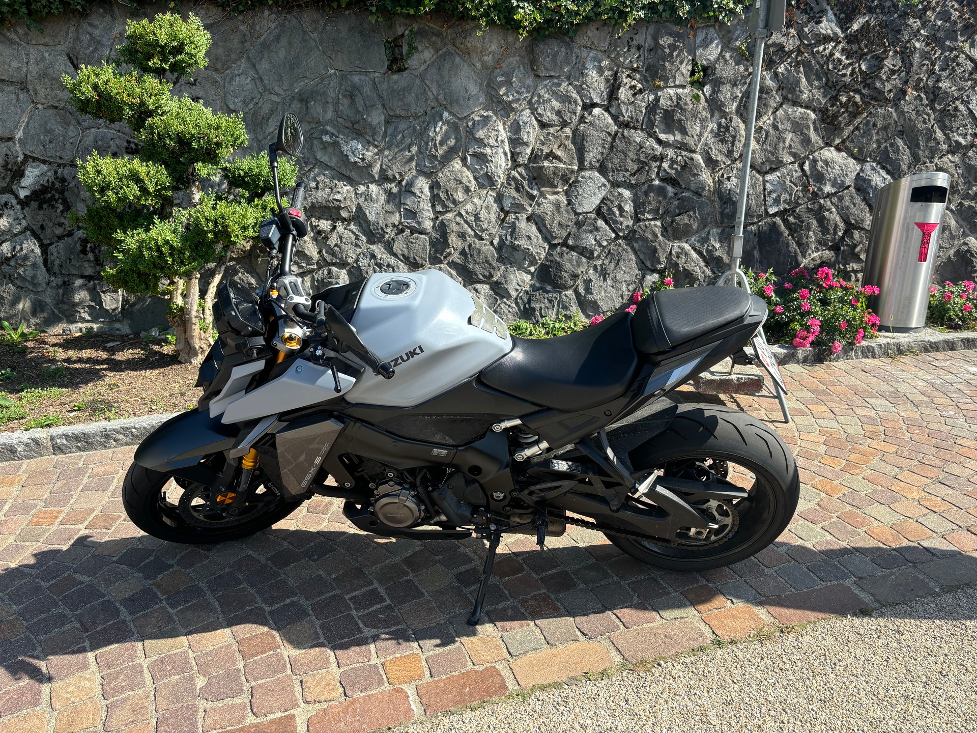 SUZUKI GSX-S 1000-image-1
