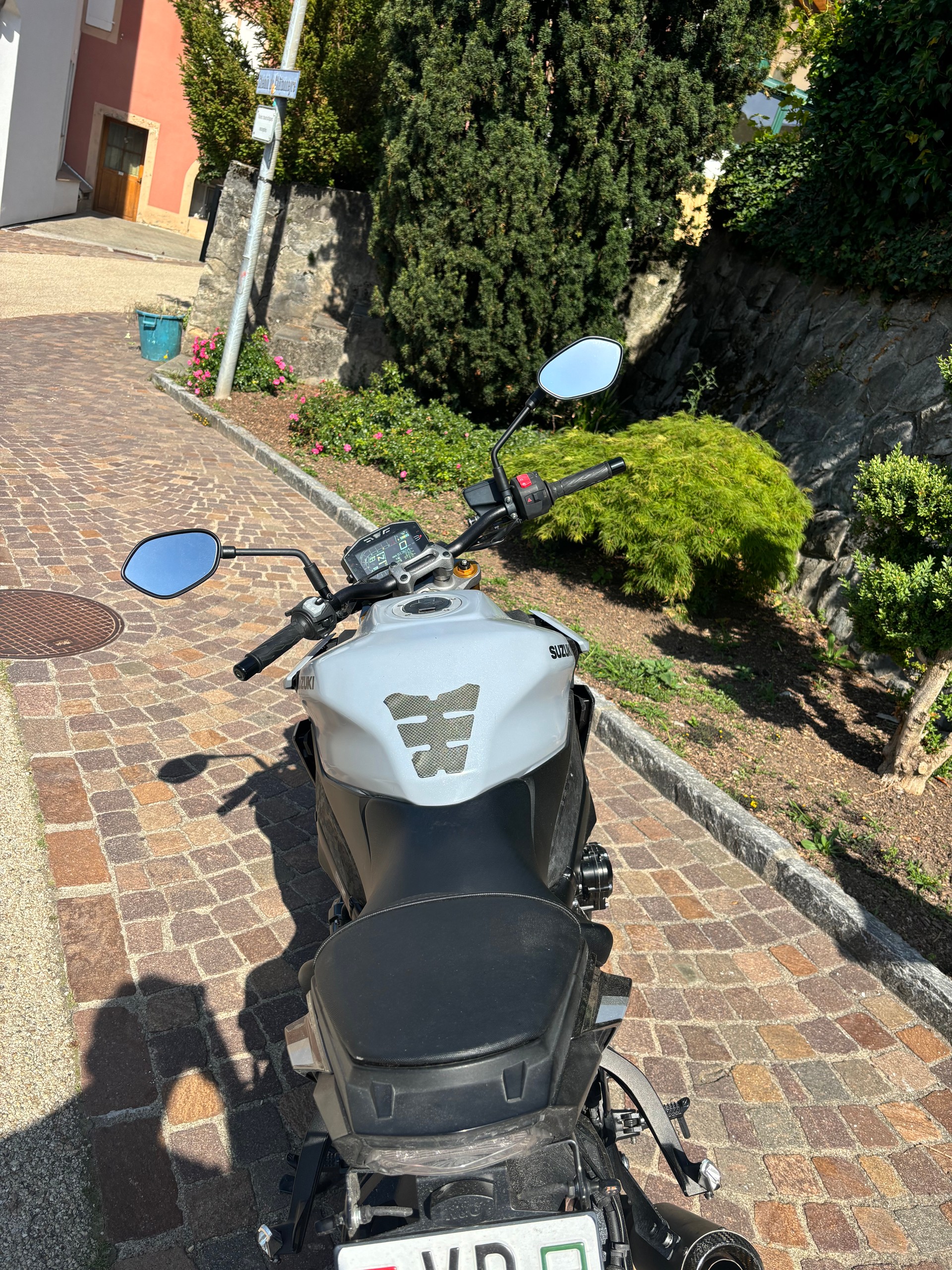 SUZUKI GSX-S 1000-image-2