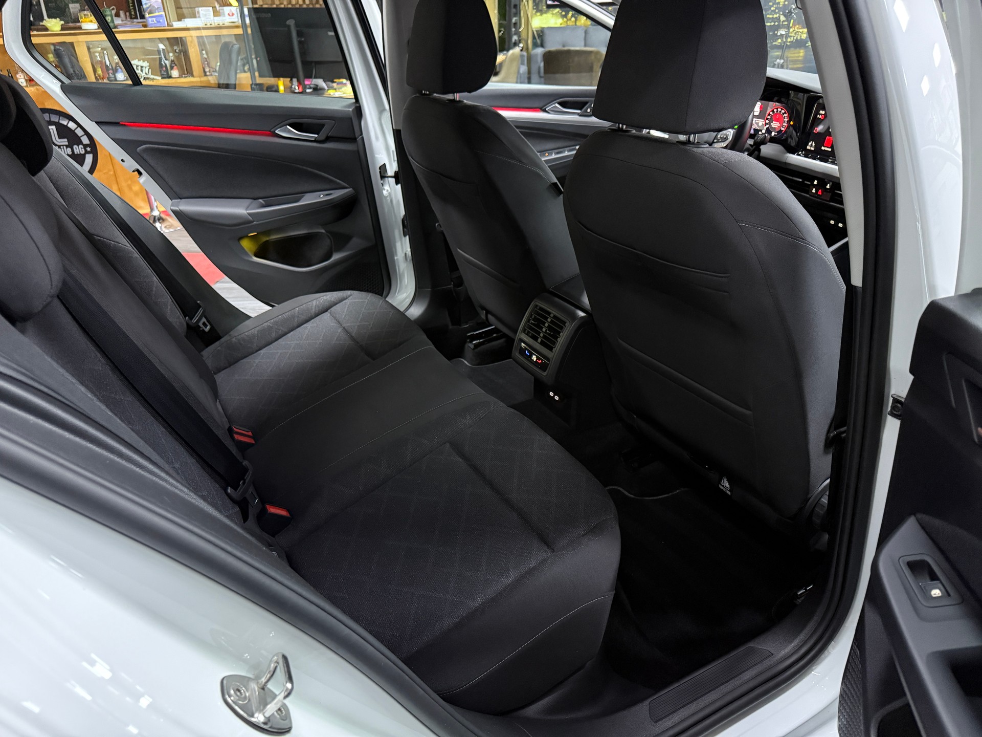 VW Golf 2.0 TDI Style DSG-image-15