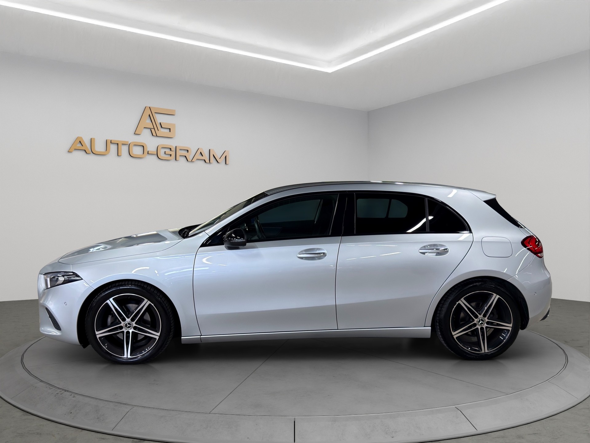 MERCEDES-BENZ A 160 Style-showroom-element-2