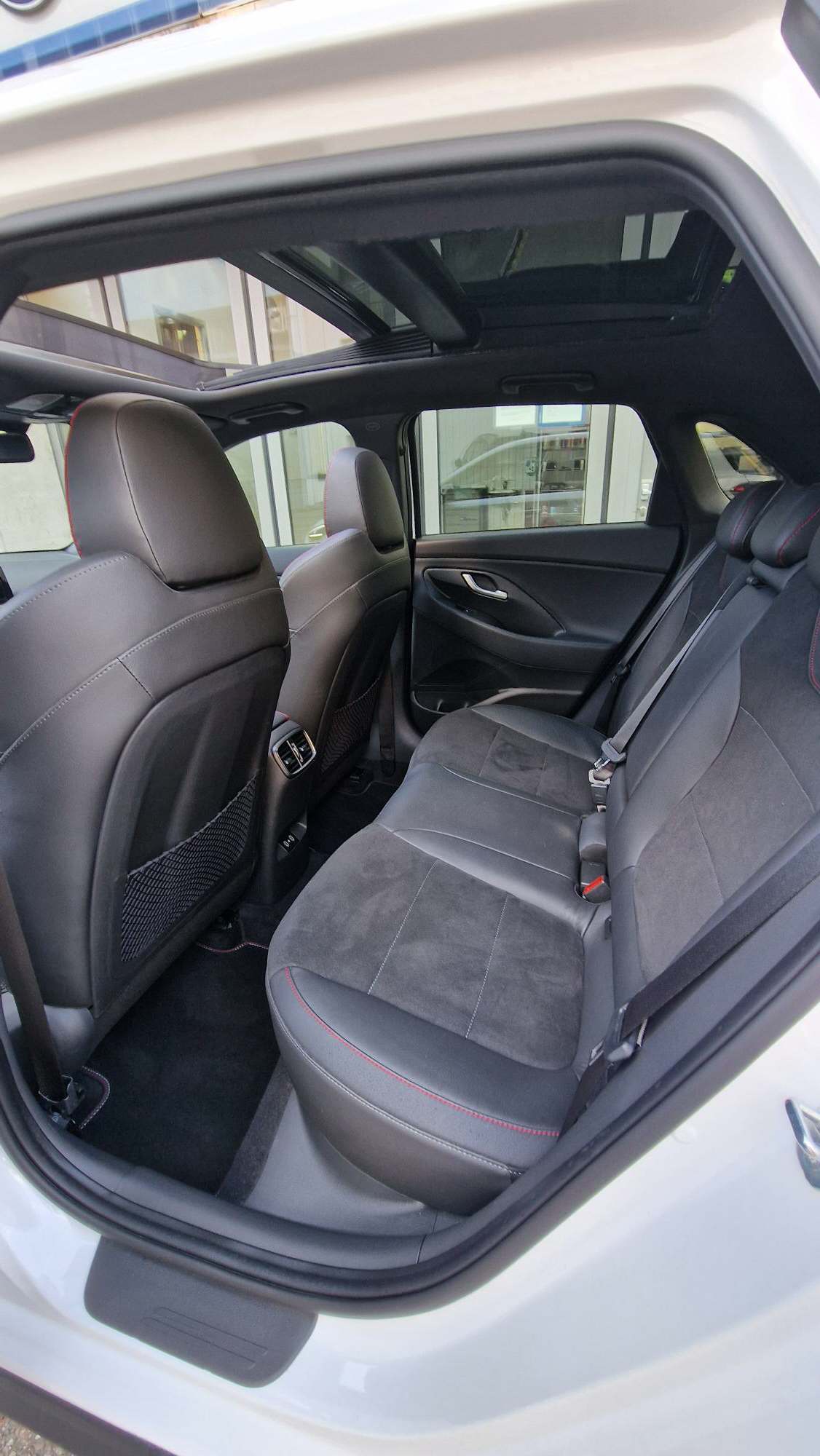 HYUNDAI i30 1.5 T-GDi N-Line-image-9