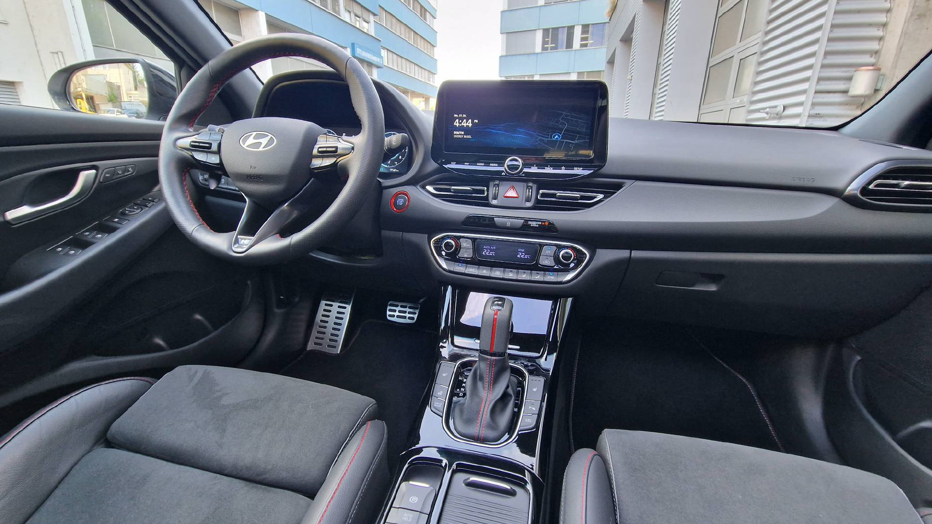 HYUNDAI i30 1.5 T-GDi N-Line-image-14