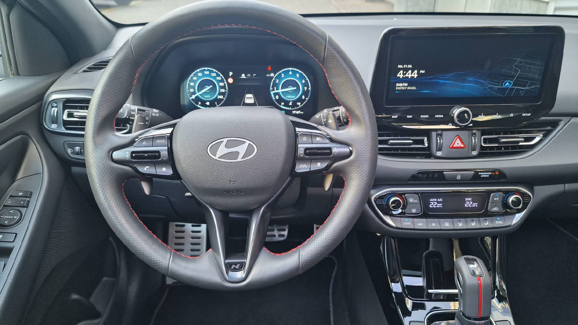 HYUNDAI i30 1.5 T-GDi N-Line-image-12
