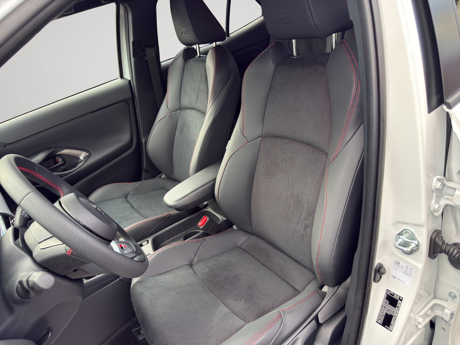 TOYOTA Yaris Cross 1.5 GR Sport e-CVT-image-12