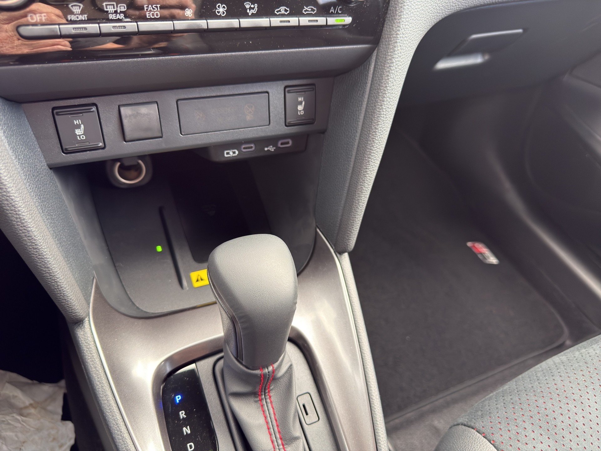 TOYOTA Yaris Cross 1.5 GR Sport e-CVT-image-14