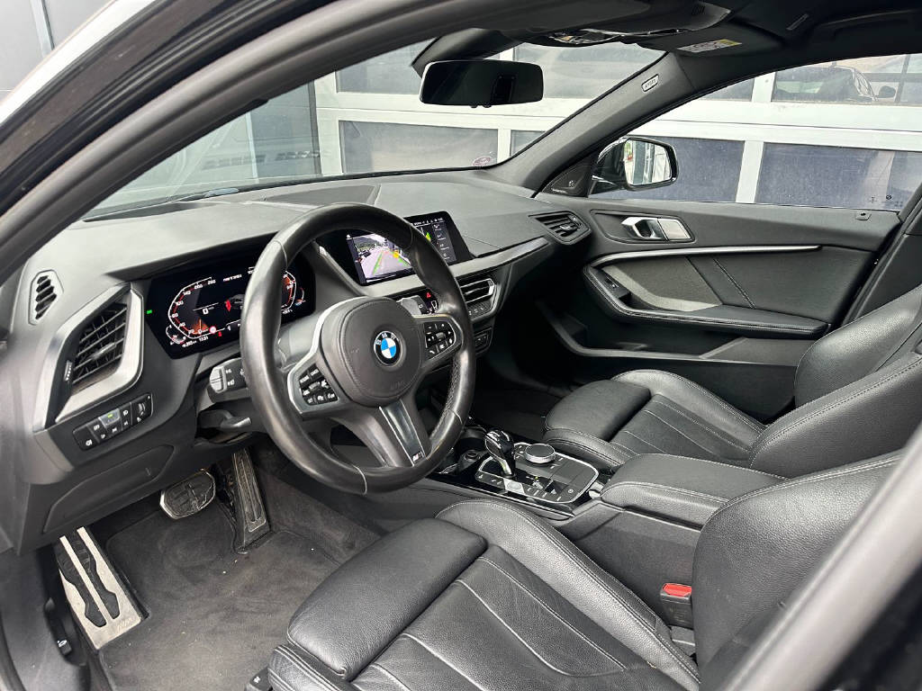 BMW M135i xDrive - CH-image-5