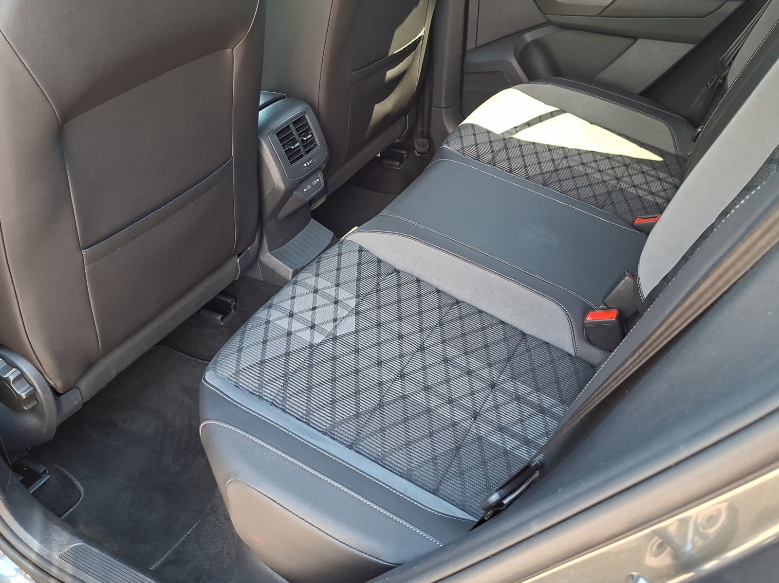 VW T-Roc 1.5 TSI EVO R-Line DSG-image-19