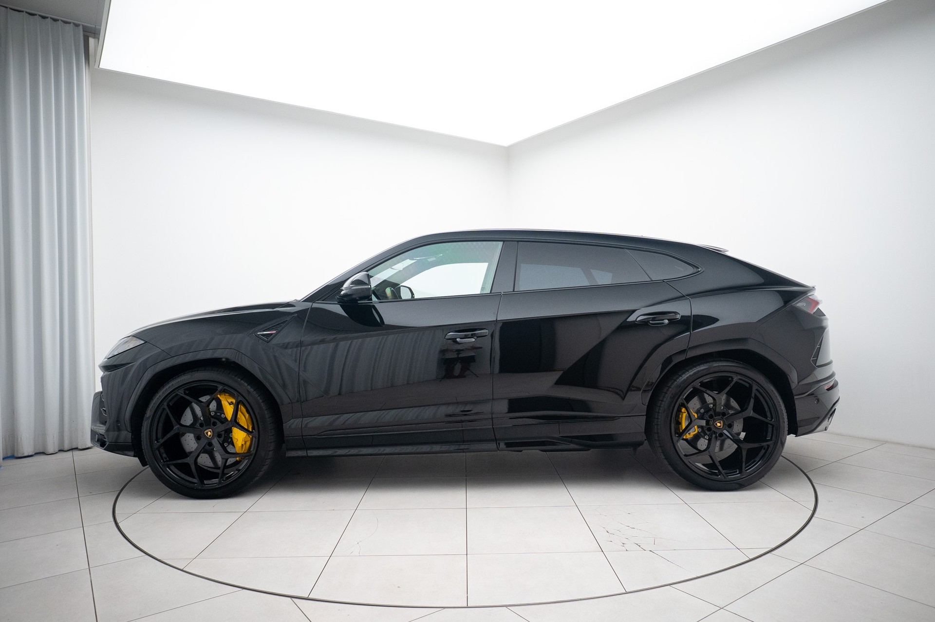 LAMBORGHINI Urus E-Gear HIrsch Performance-showroom-element-2