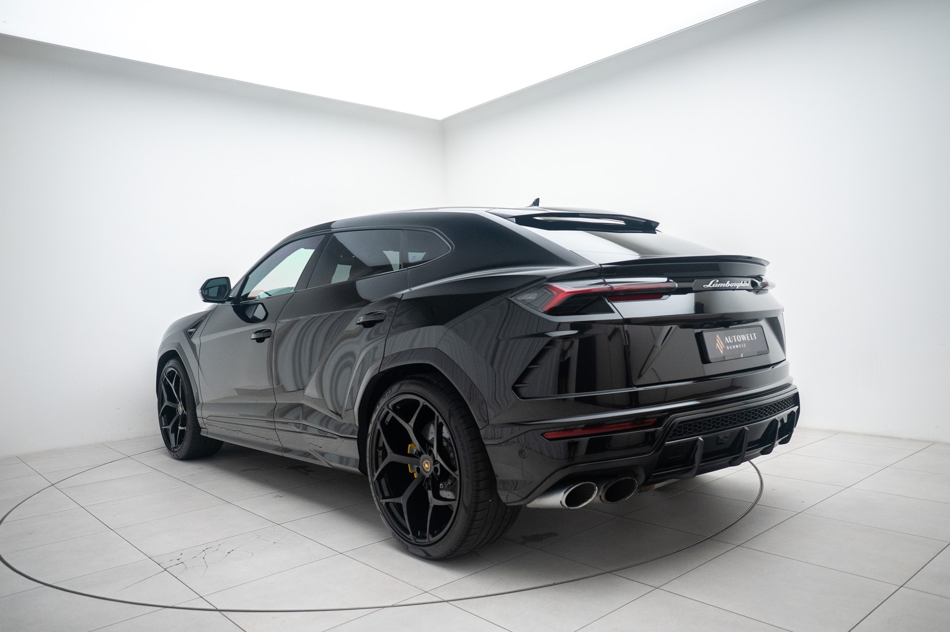 LAMBORGHINI Urus E-Gear HIrsch Performance-showroom-element-1