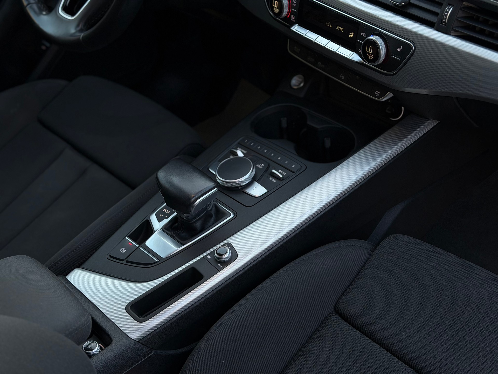 AUDI A4 Avant 2.0 TFSI Sport S-tronic-image-18