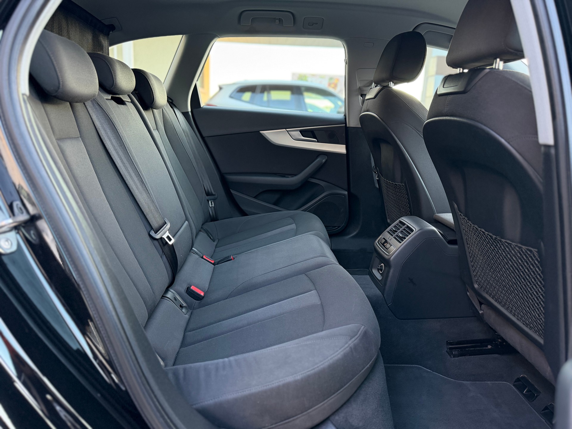 AUDI A4 Avant 2.0 TFSI Sport S-tronic-image-13