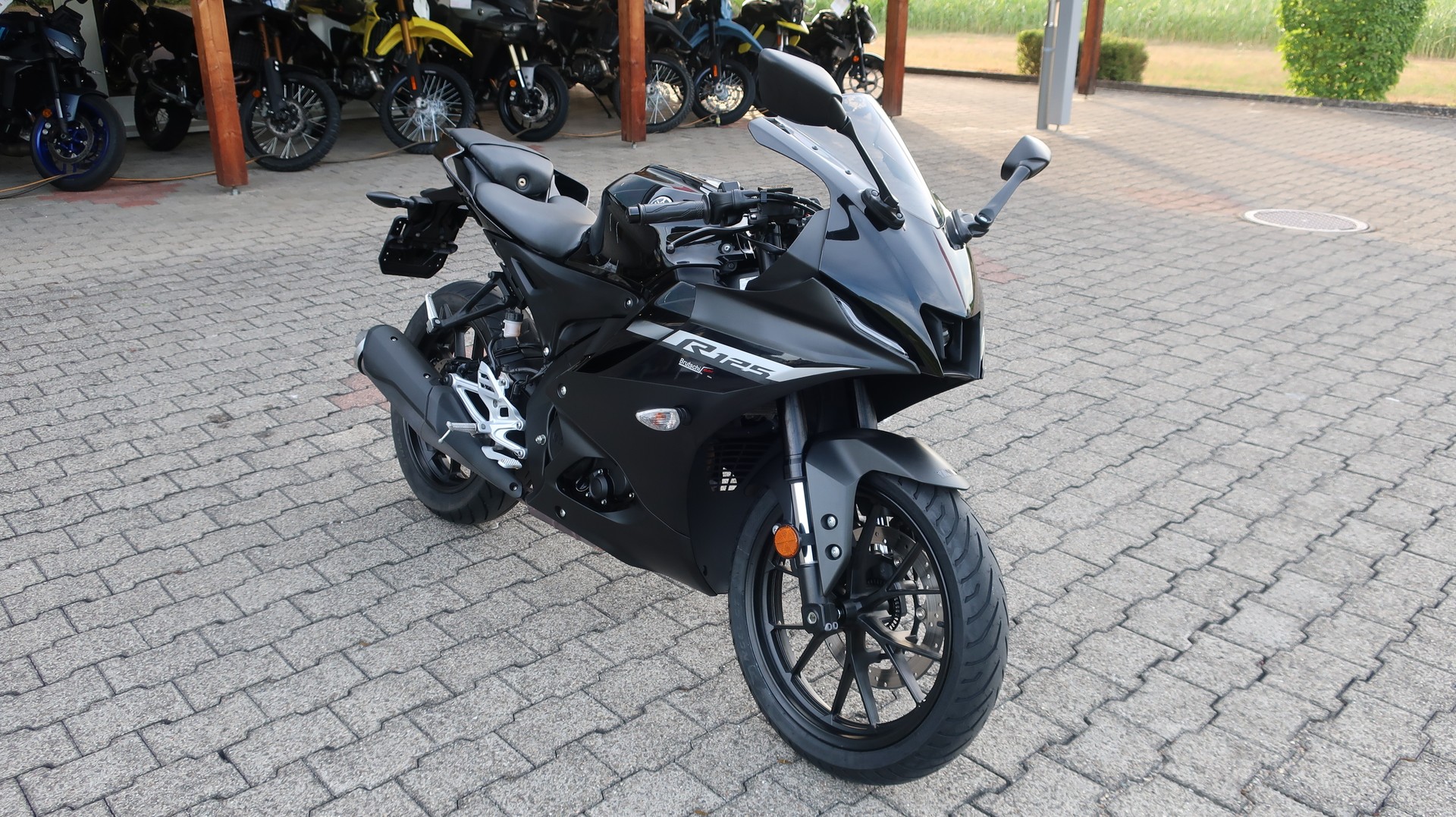 YAMAHA YZF-R 125 ABS-image-4