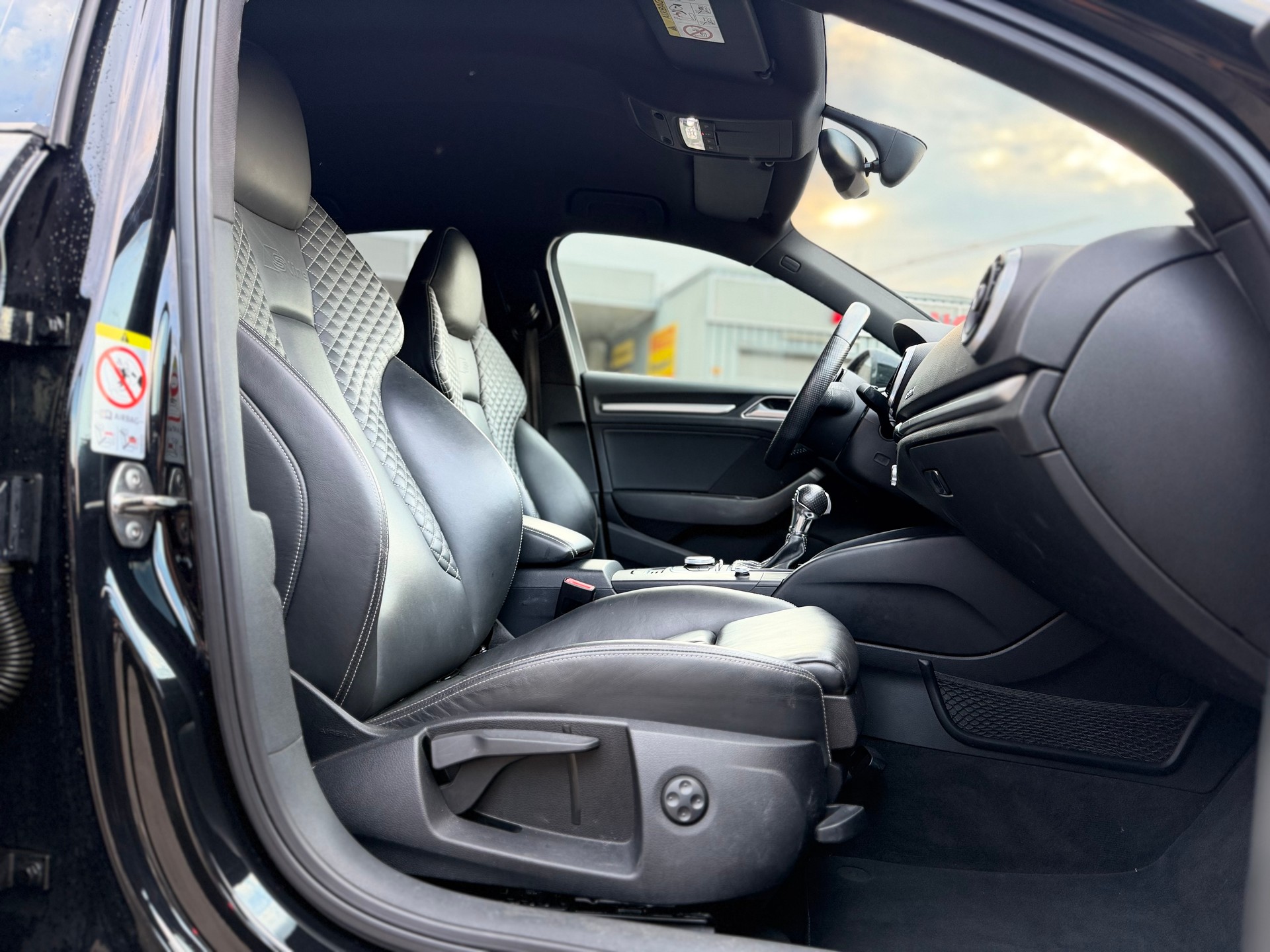 AUDI A3 Limousine 1.8 TFSI Ambition quattro S-tronic-image-13