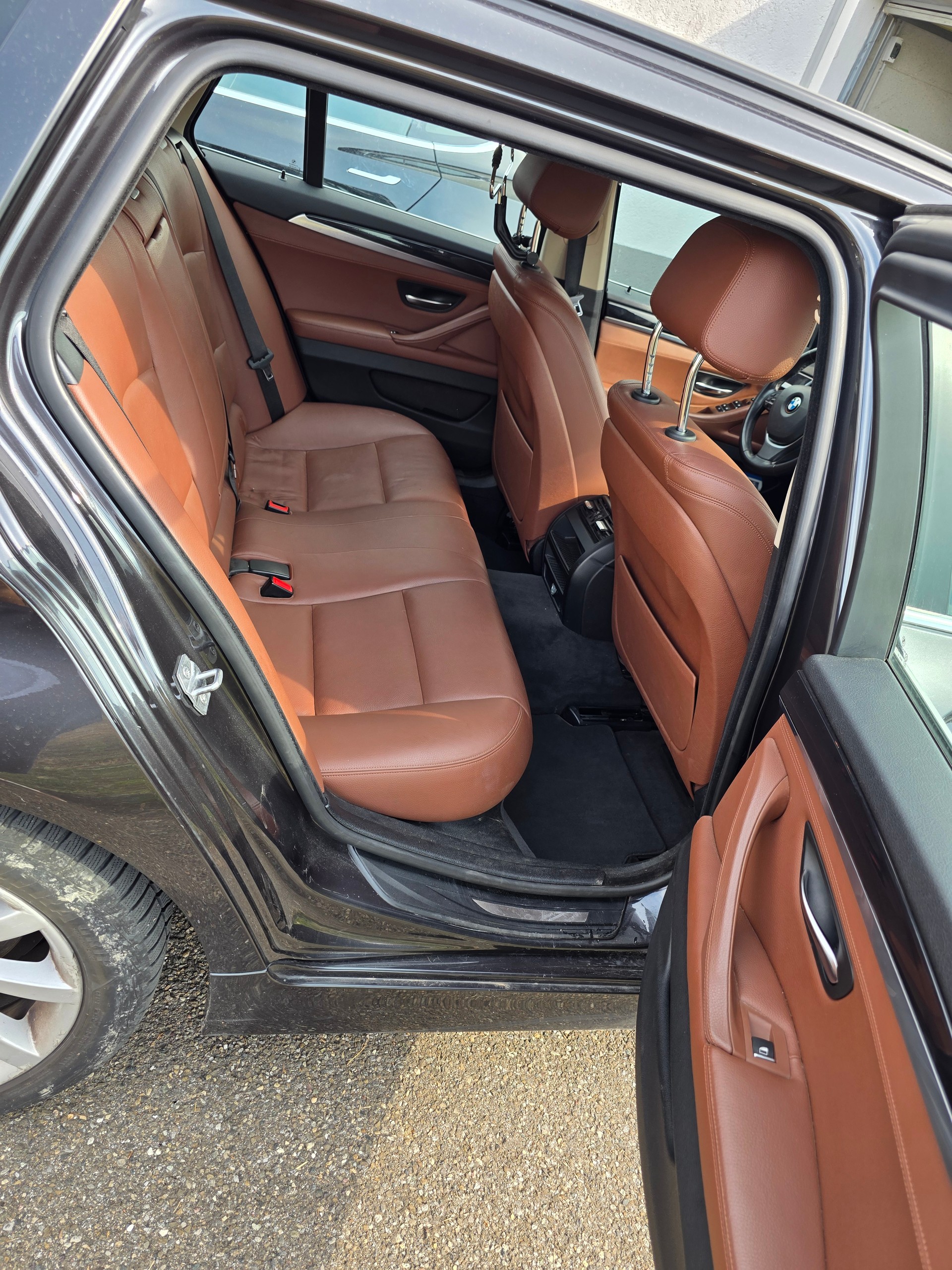 BMW 520d Touring Luxury Line Steptronic-image-11