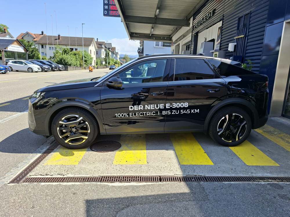 PEUGEOT 3008 e-Allure-showroom-element-3