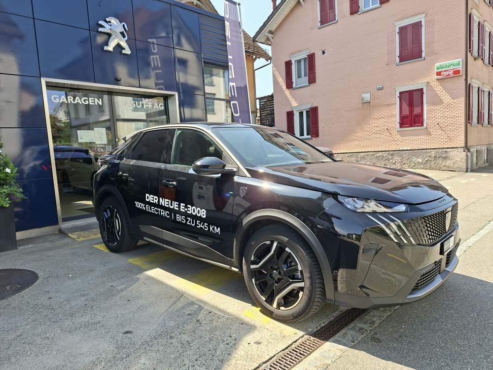 PEUGEOT 3008 e-Allure-showroom-element-2
