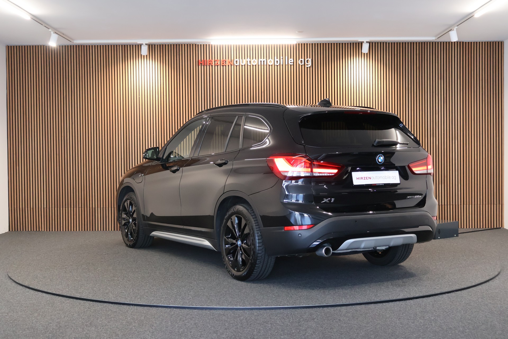 BMW X1 xDrive 25e xLine Fleet Edition Steptronic-showroom-element-2