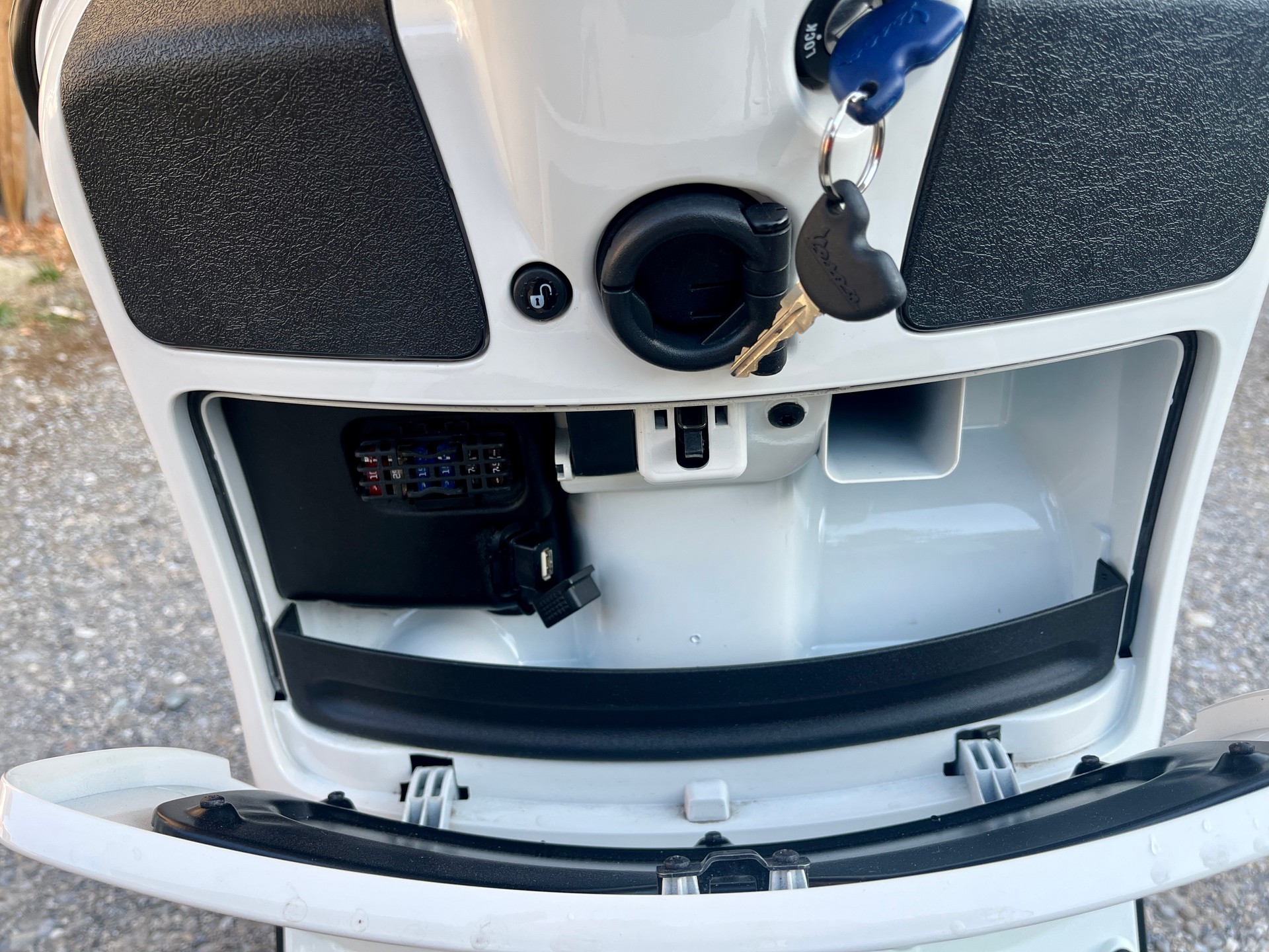 PIAGGIO Vespa GTS 125 i.e ABS-image-7
