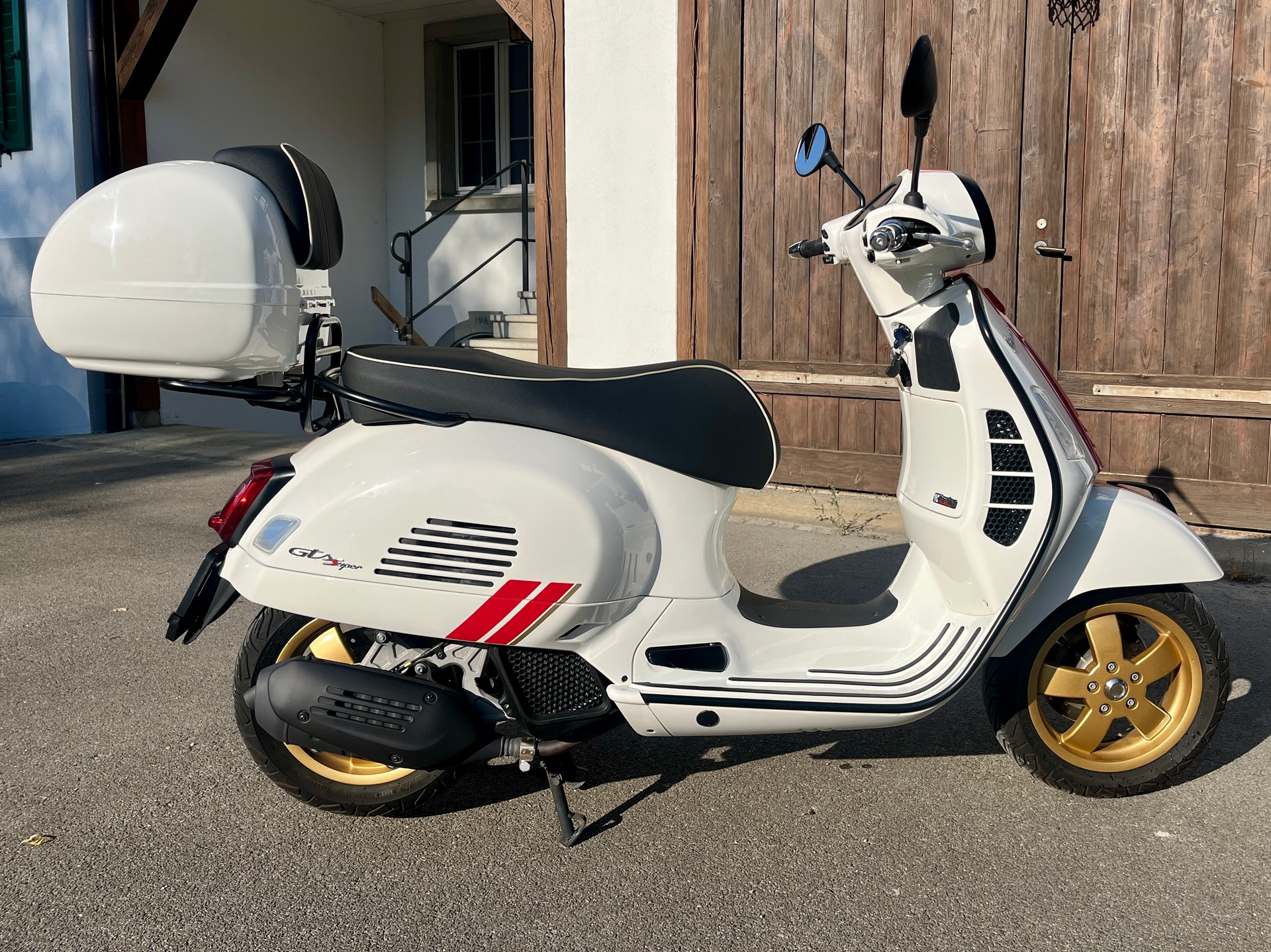 PIAGGIO Vespa GTS 125 i.e ABS-image-0