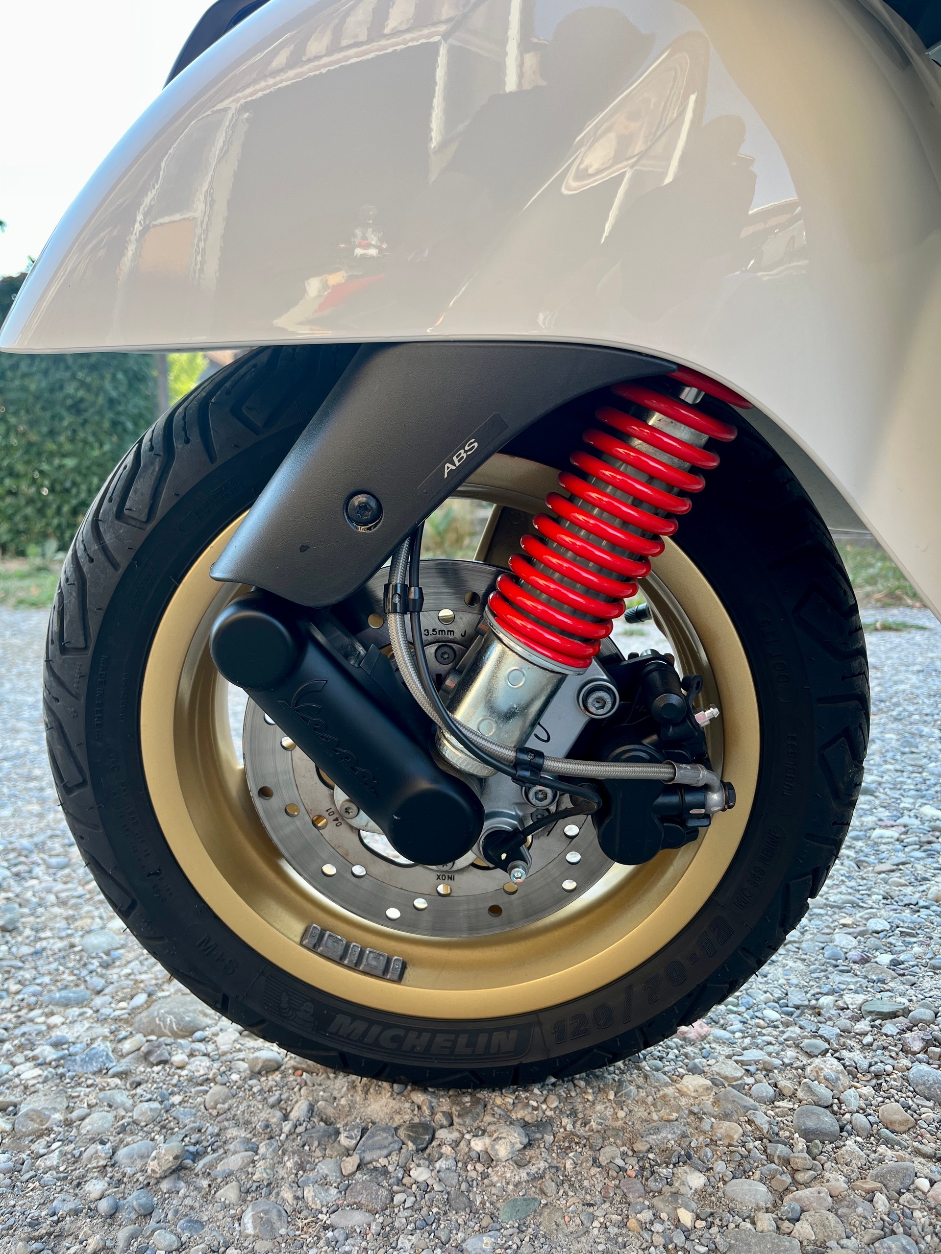PIAGGIO Vespa GTS 125 i.e ABS-image-10