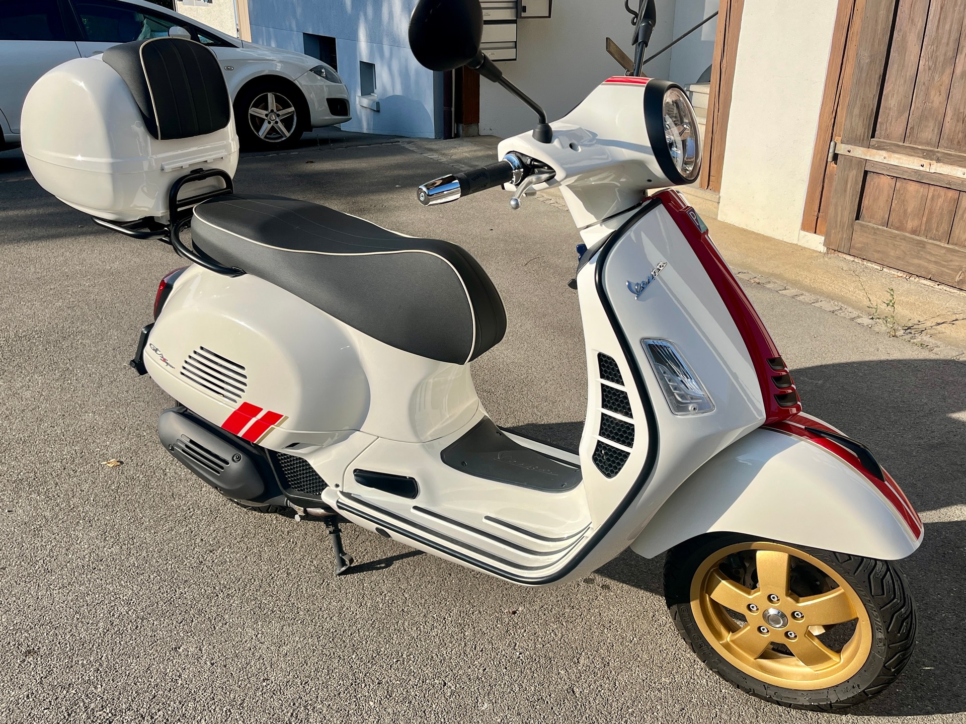 PIAGGIO Vespa GTS 125 i.e ABS-image-1