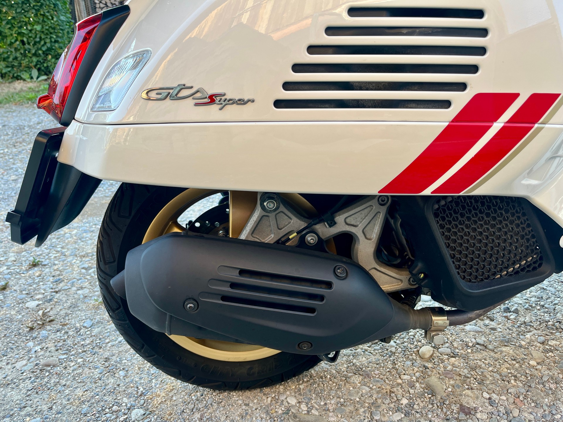 PIAGGIO Vespa GTS 125 i.e ABS-image-8