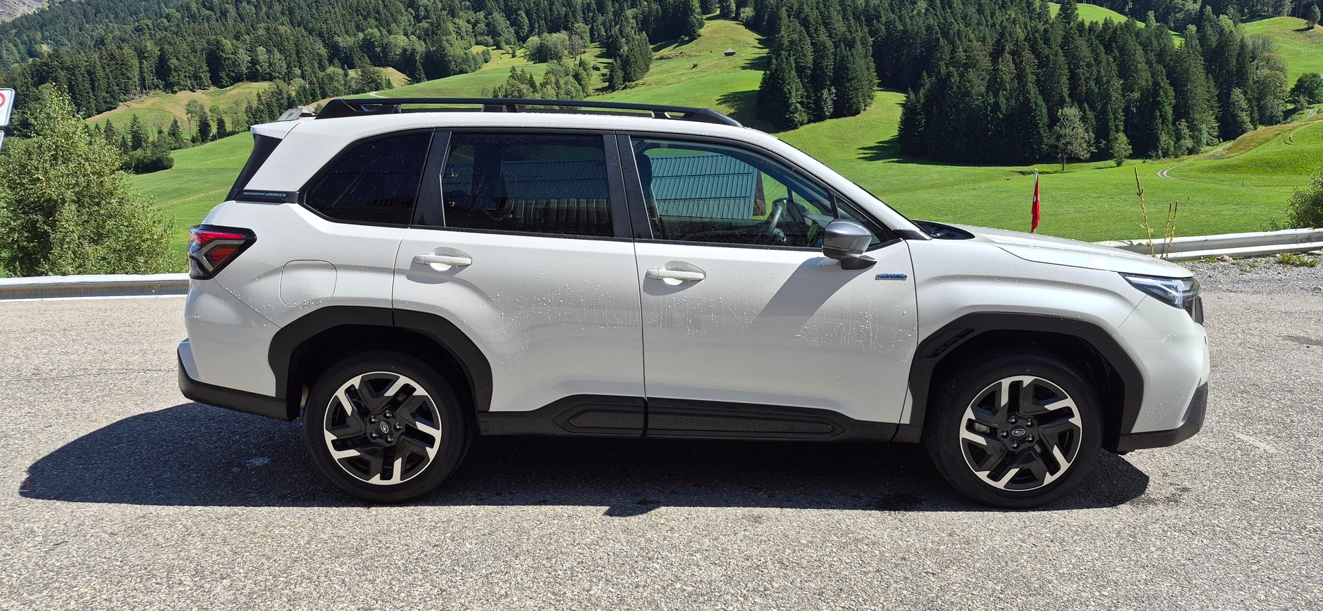 SUBARU Forester 2.0i e-Boxer Swiss Plus Lineartronic-showroom-element-3