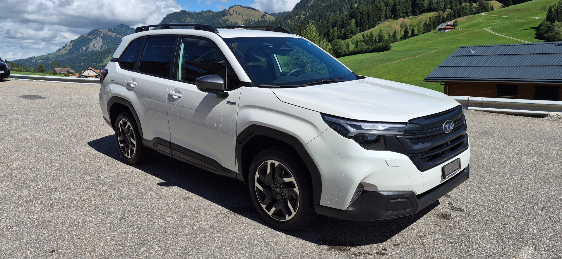 SUBARU Forester 2.0i e-Boxer Swiss Plus Lineartronic-showroom-element-2